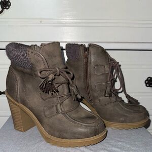 MUDD Gresham Brown Ankle Boots with Knit cuff. Sz 7 1/2